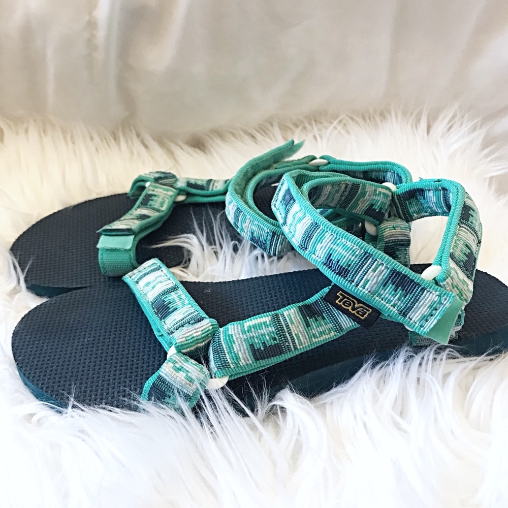 🦎Tribal Print Teva Sandals